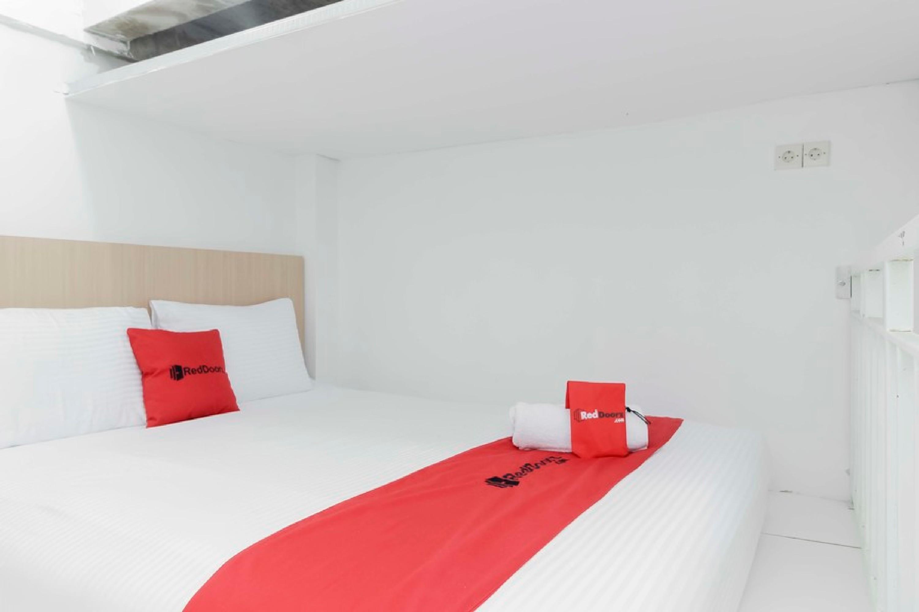 Reddoorz Near Hayam Wuruk Plaza Hotel Jakarta Exterior photo