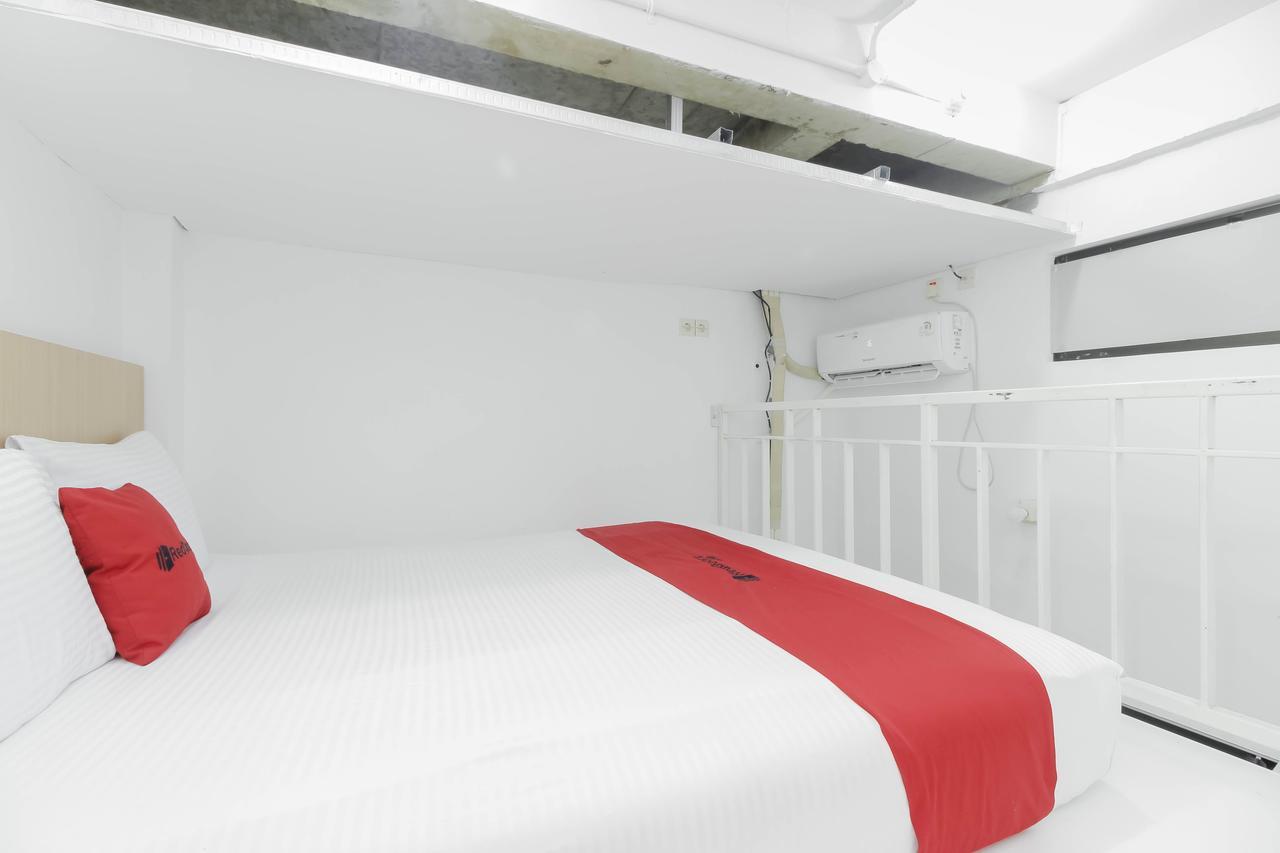 Reddoorz Near Hayam Wuruk Plaza Hotel Jakarta Exterior photo